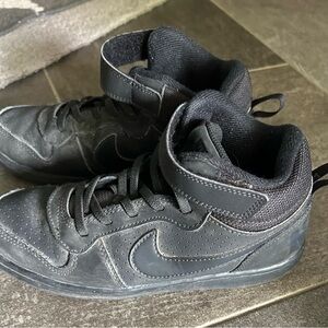 Nike Boys’ Black High-Top Sneakers Classic Design